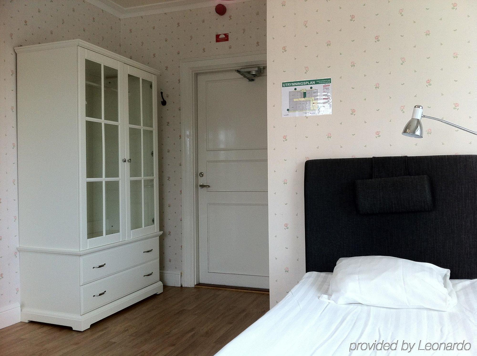Hotell Stensborg Шеллефтео Экстерьер фото