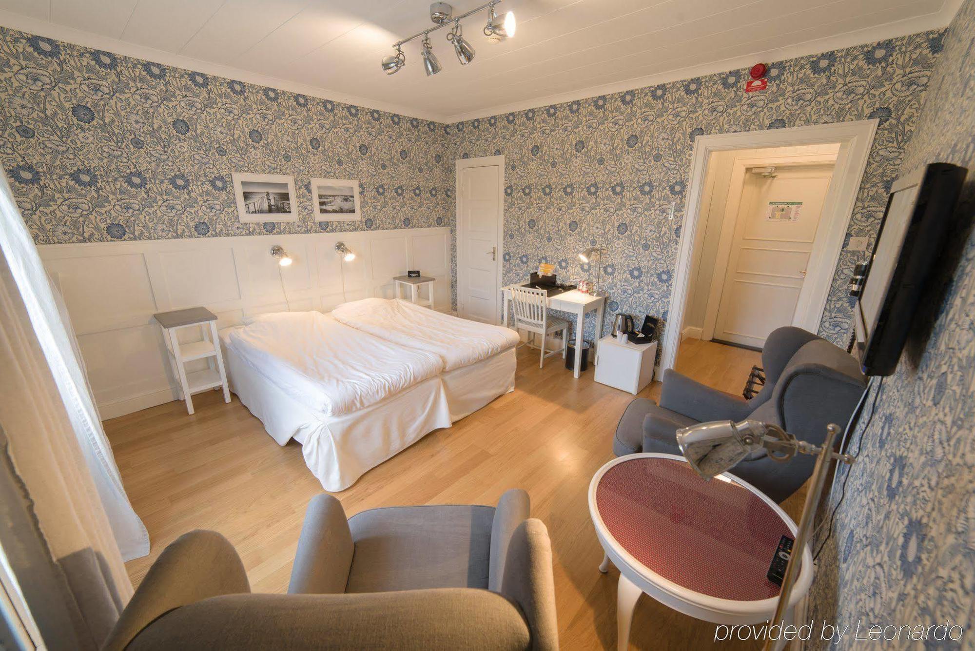Hotell Stensborg Шеллефтео Экстерьер фото