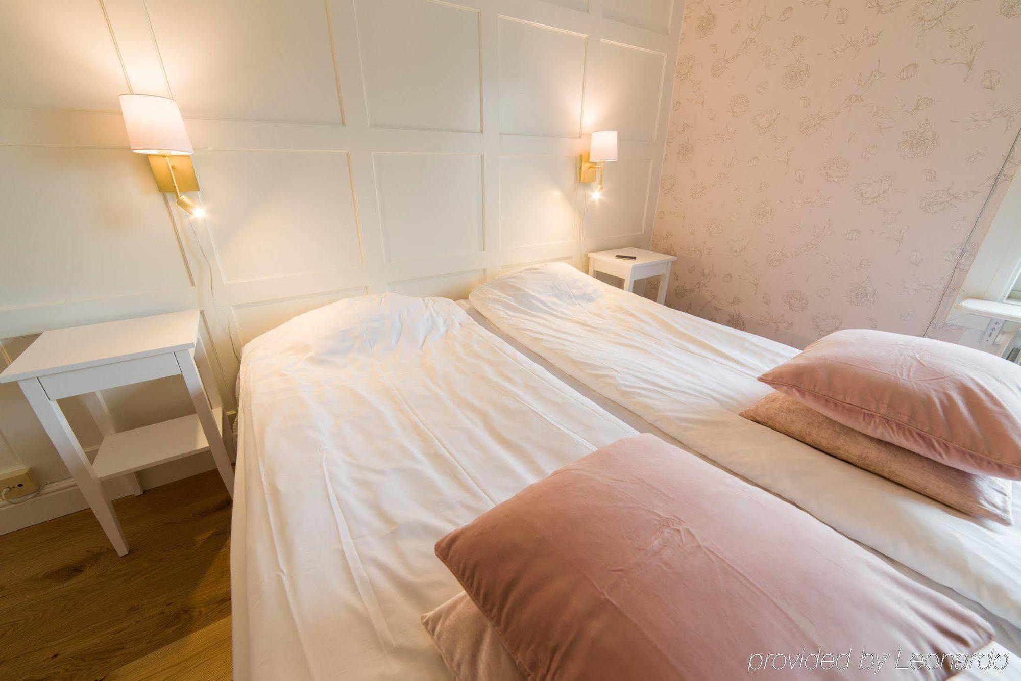 Hotell Stensborg Шеллефтео Экстерьер фото